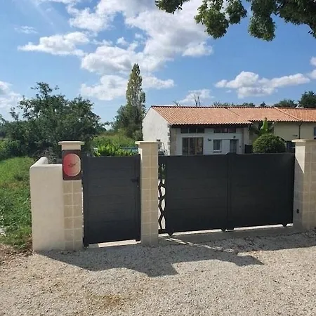 Maison Calme En Campagne Hébergement de vacances Archingeay